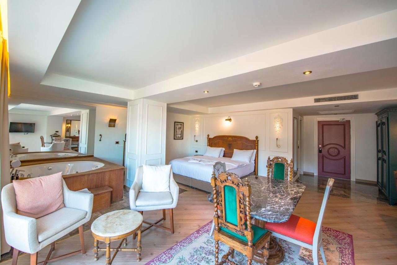Deluxe Room with partial sea View and Hot Tub