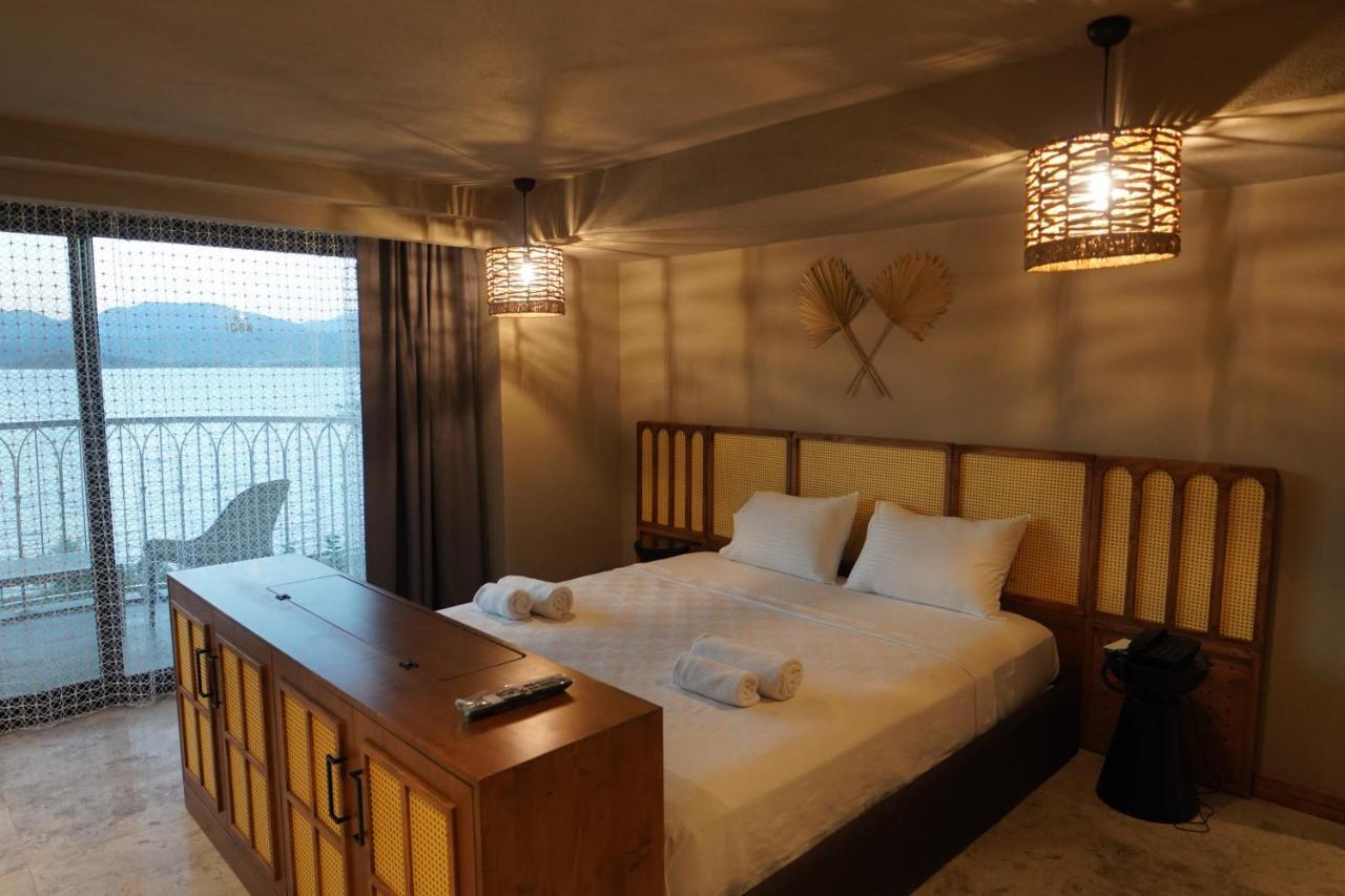 Deluxe Double Room with Balcony and Sea View