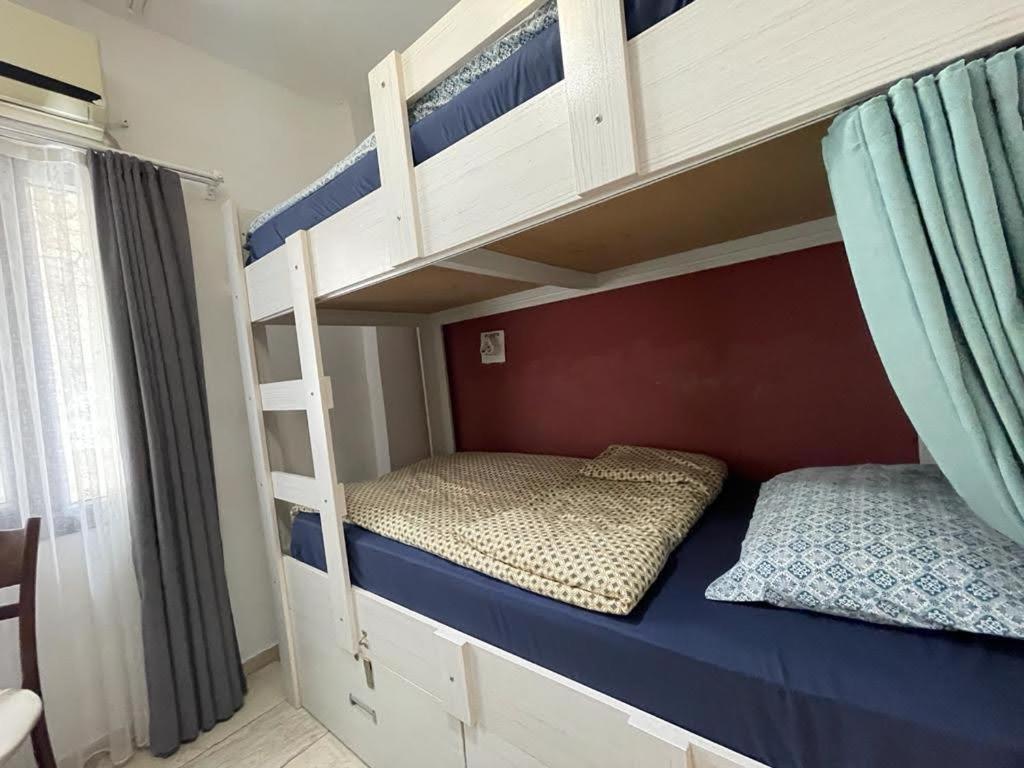Single Bed in Mixed Dormitory Room