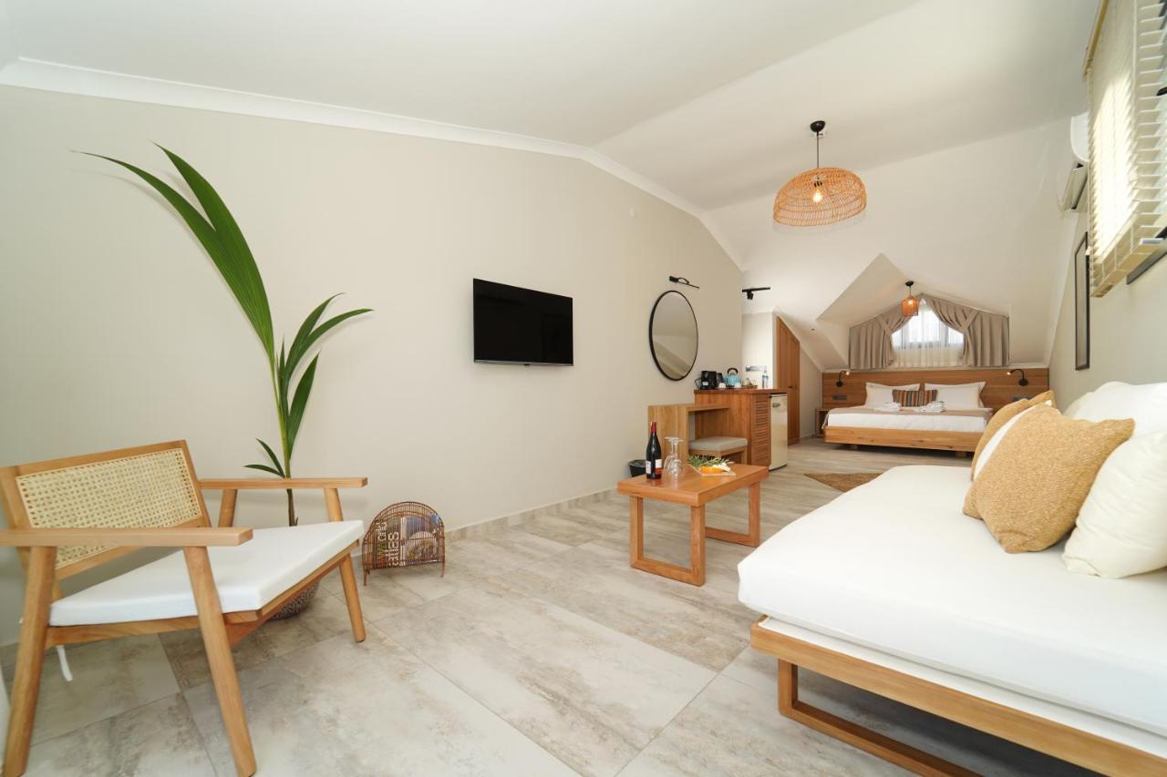 Deluxe Suite with Sea View