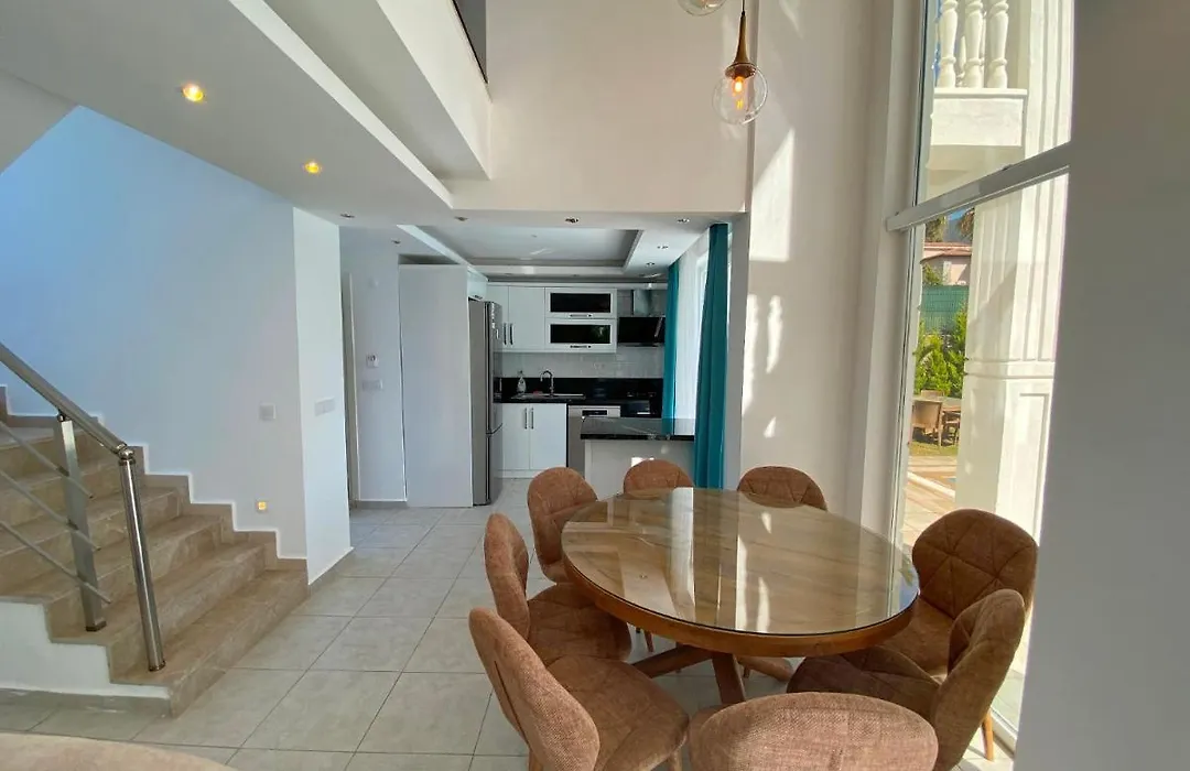 Villa White House, 4 Bedroom, Large Private Pool, Close To Amenities-1