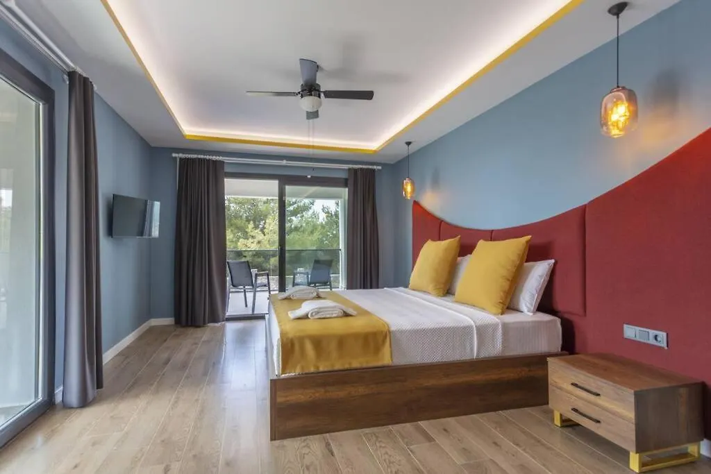 Oeluedeniz De Sik Tasarimli Luex Havuzlu Oezel Villa-1