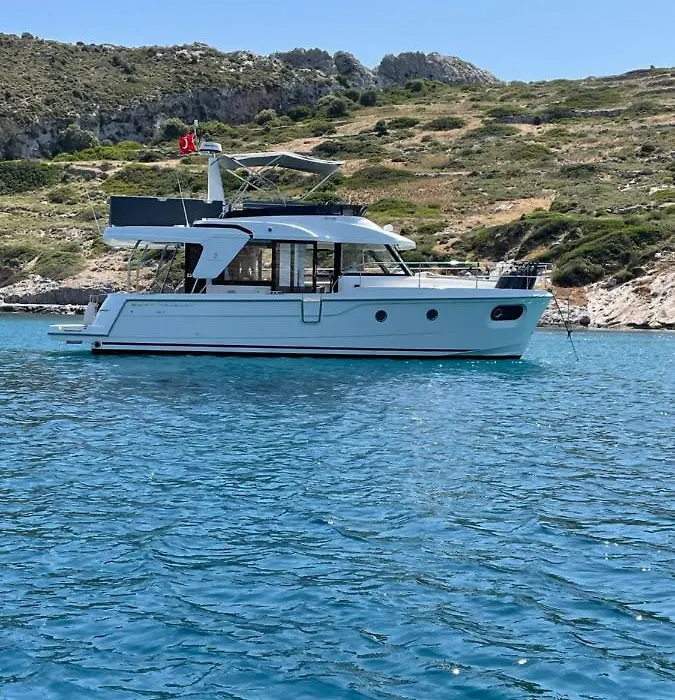 Renas Yacht-1
