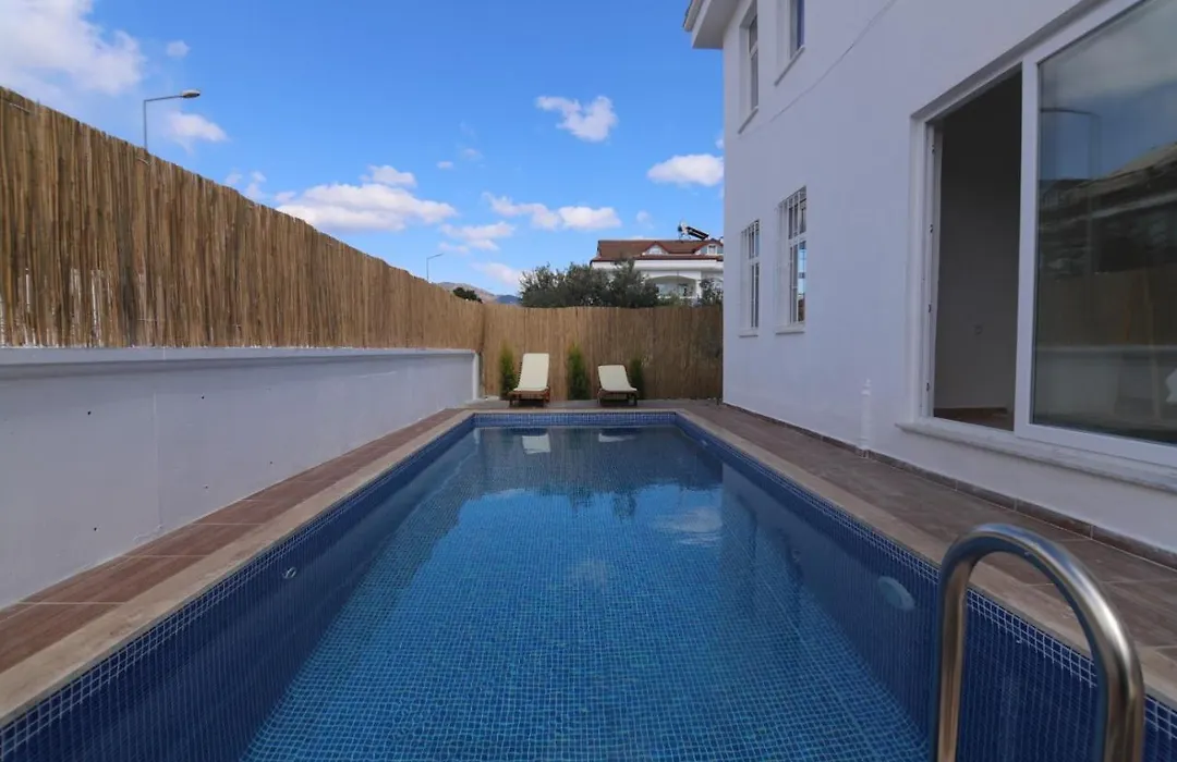 Fethiye'De Denize Yakin Oezel Havuzlu Muestakil Villa-1