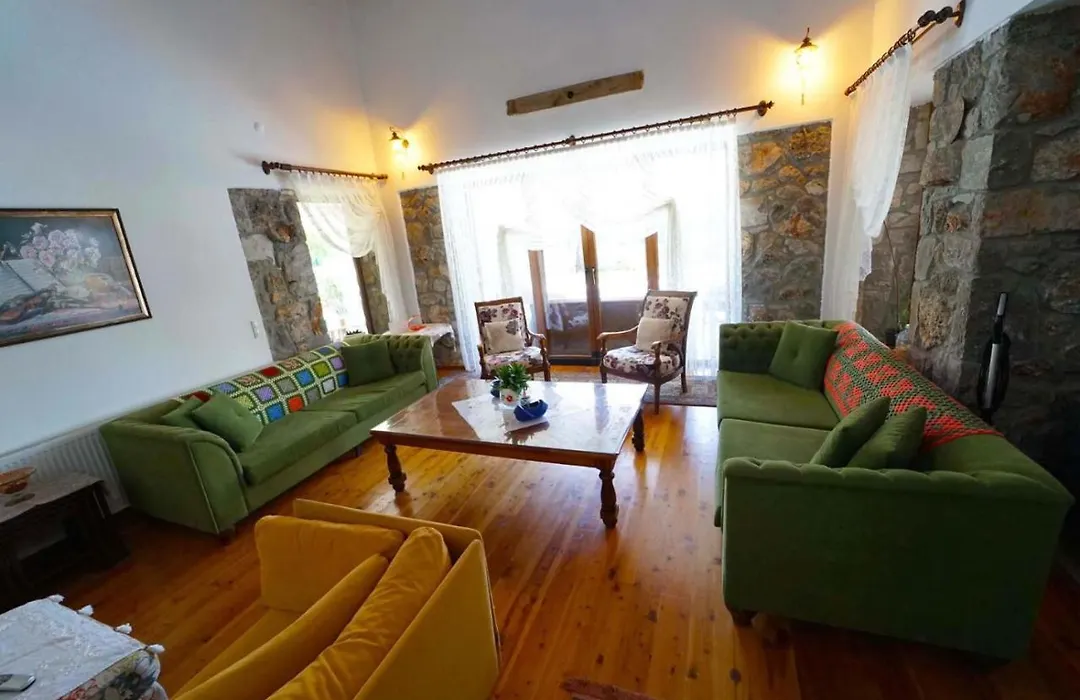 Yaba 3 Villa-1
