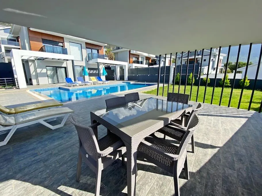Nokta Park I 4+1 Villa, Oezel Havuzlu-1