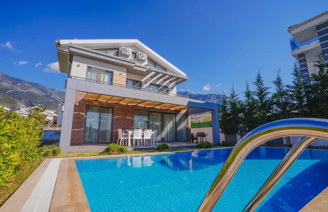 Oeluedeniz'De 4 Odali Lueks Villa-1