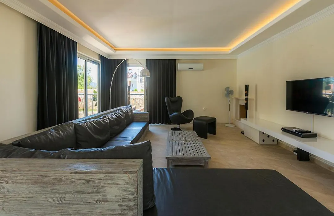 Luxury Villa For 8 People In Fethiye, Oeluedeniz - Awz 168-1
