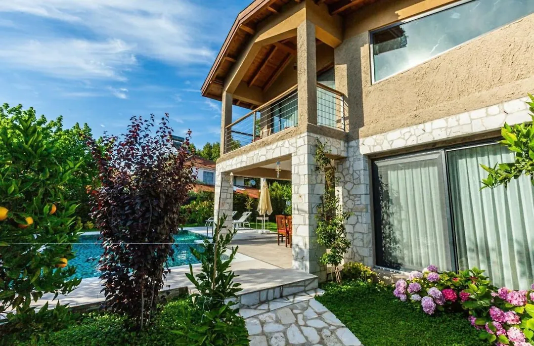 Outstanding Villa With Private Pool And Jacuzzi In Fethiye-1