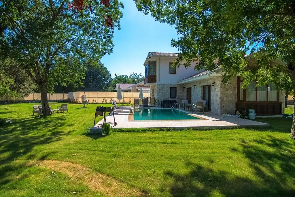 Genis Bahceli 4+1 Tatil Villasi-1