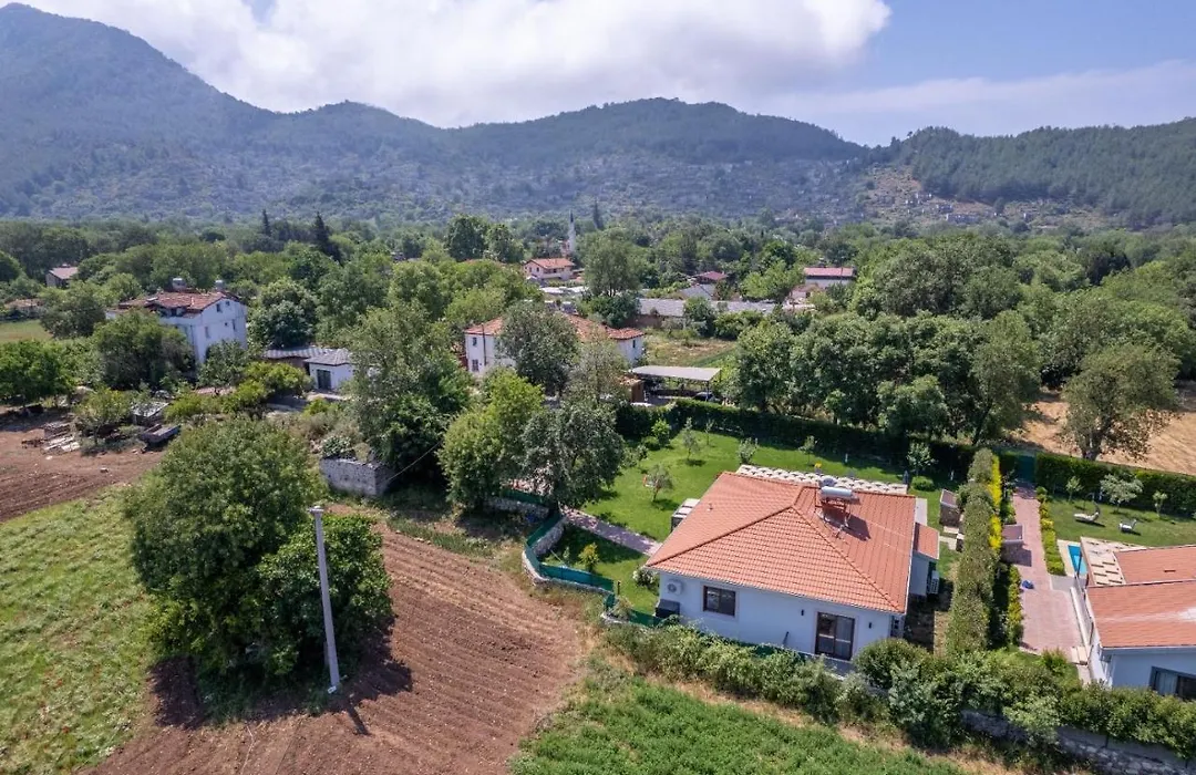 Kayakoey'De 6 Kisilik Genis Bahceli Villa-1