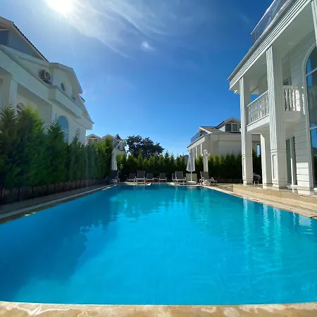 Villa White House, 4 Bedroom, Large Private Pool, Close To Amenities-2