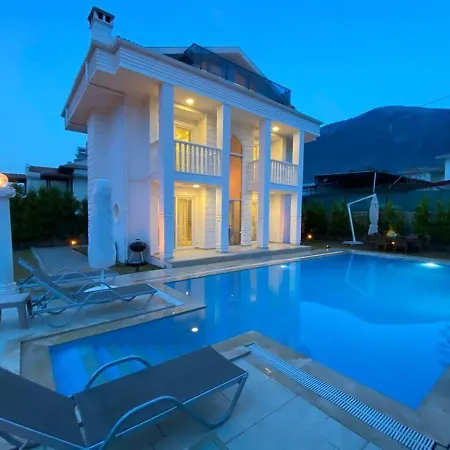 Villa White House, 4 Bedroom, Large Private Pool, Close To Amenities-3