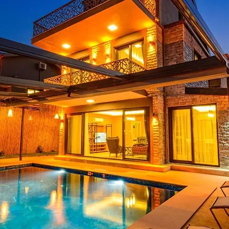 Soeguet 3 - 4 Bedroom With Jacuzzi In Fethiye-2