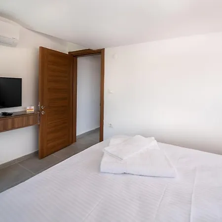 Midpoint Suites-2