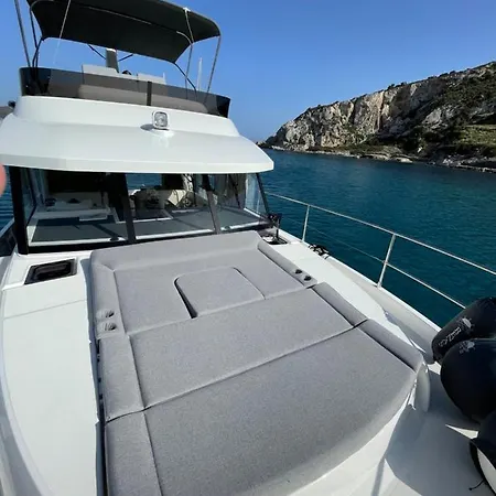 Renas Yacht-2