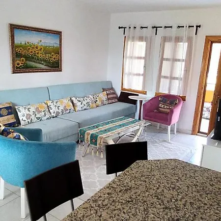 Havuz Olanakli Bahceli Villa Karens-3