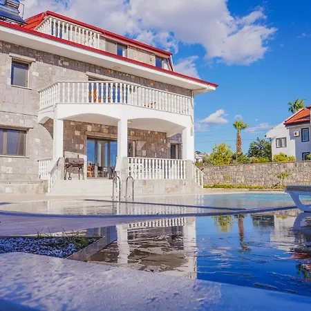 Fethiye'De 5 Yatak Odali Lueks Villa-3