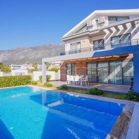 Oeluedeniz'De 4 Odali Lueks Villa-2