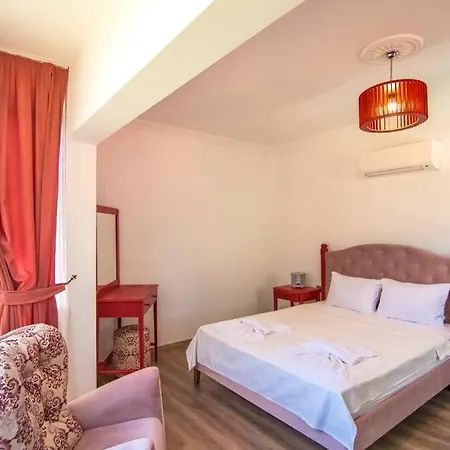 Genis Bahceli 4+1 Tatil Villasi-2