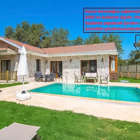 Kayakoeyde Havuzlu Bahceli Villa-3
