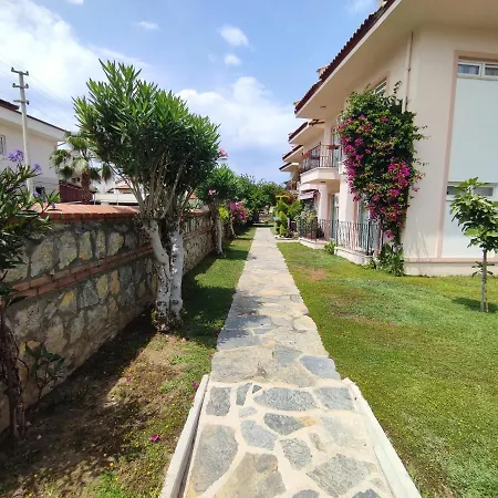 Lisa Garden-2