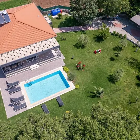 Kayakoey'De 6 Kisilik Genis Bahceli Villa-2