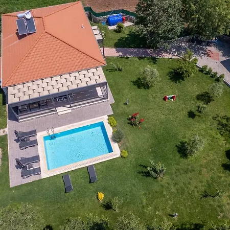 Kayakoey'De 6 Kisilik Genis Bahceli Villa-3