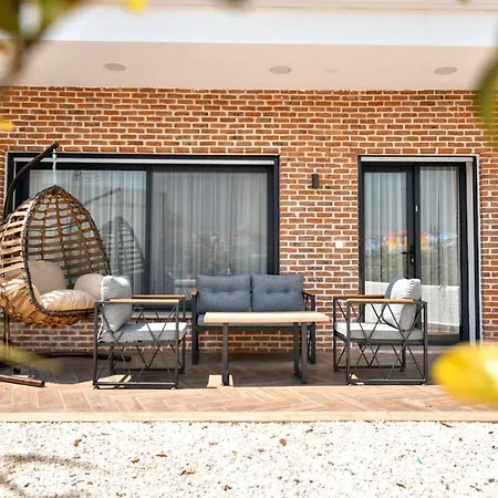 Red Moon Suites-3