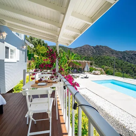 The Box House & Charming Private Tiny House & Pool-2