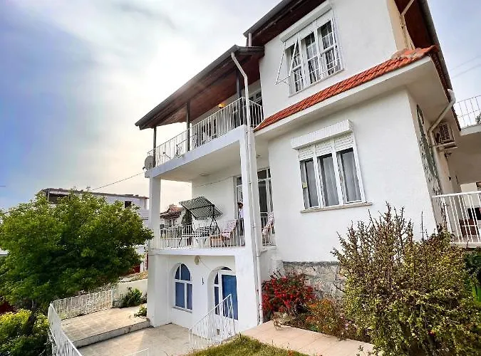 Haustierfreundliches Fethiye Soevalye Adasinda Yali Dairesi